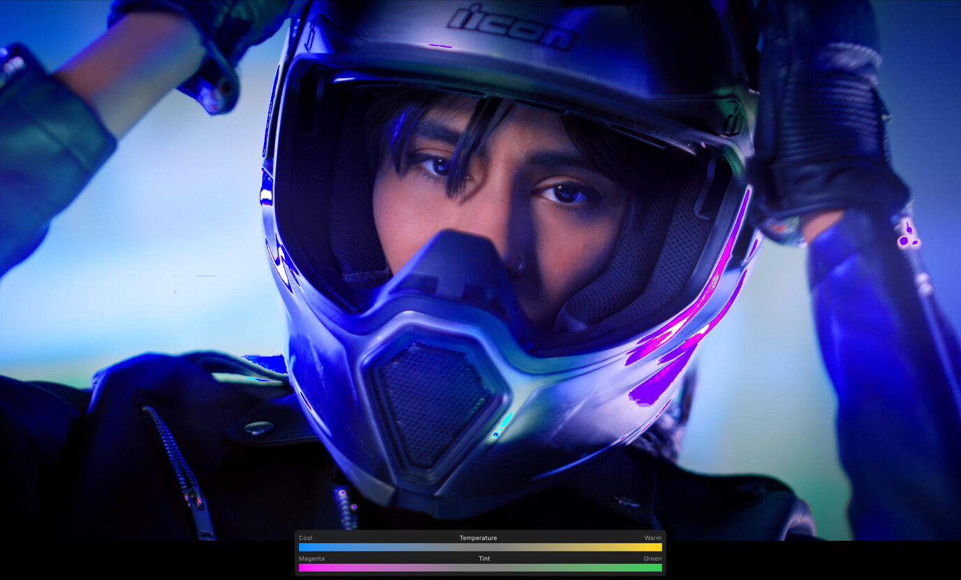 White Balance false color overlay on the blue-lit helmet scene