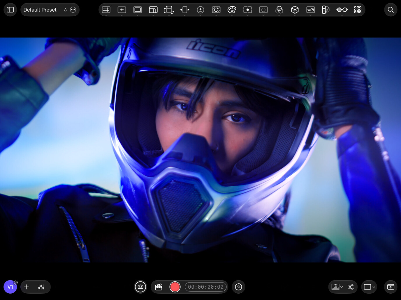 Monitor with the Assist Toolbar above the image and the Status Toolbar below